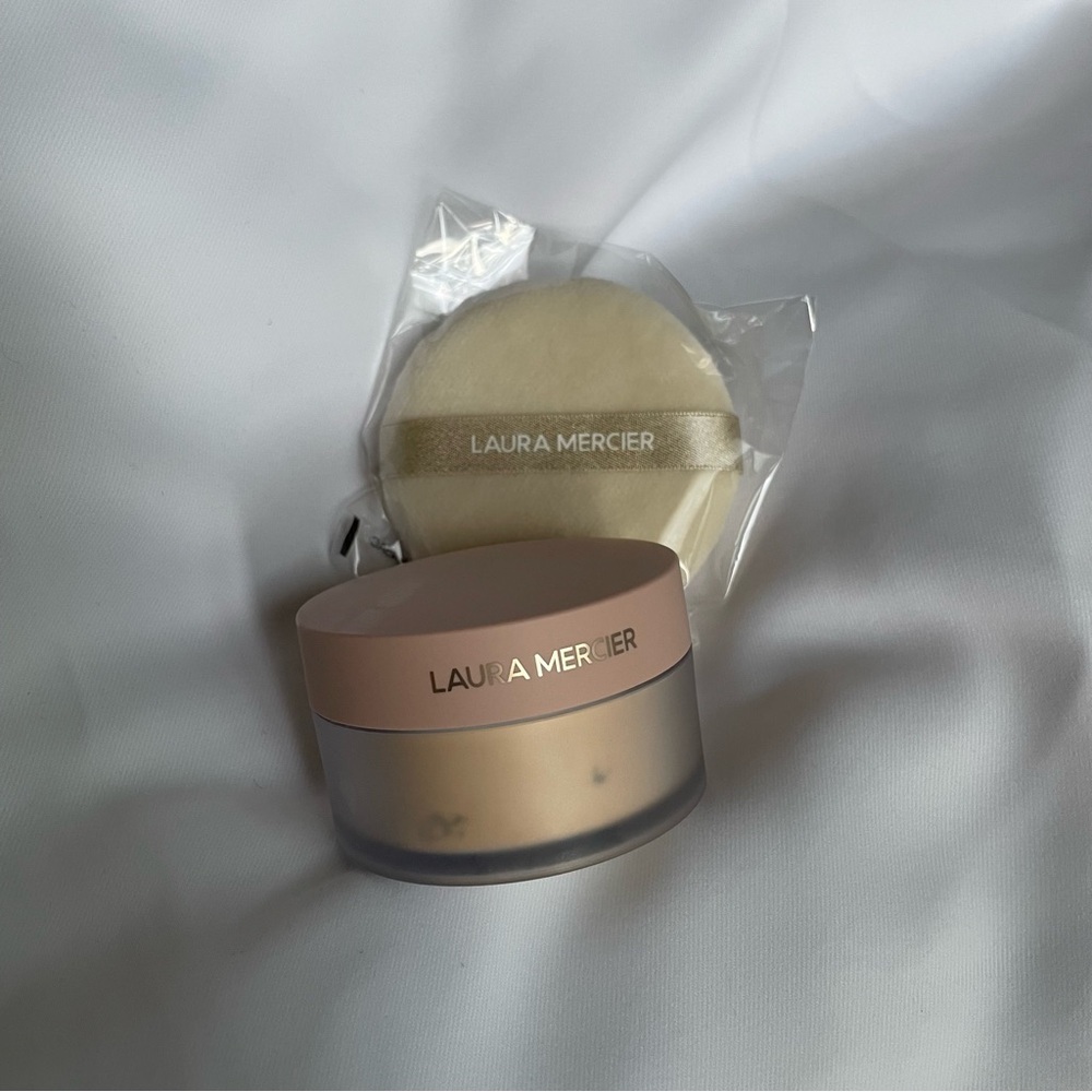 Laura Mercier Setting Powder & Puff